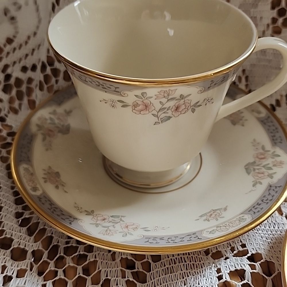 Lenox Somerset Teacup & 2 Saucers